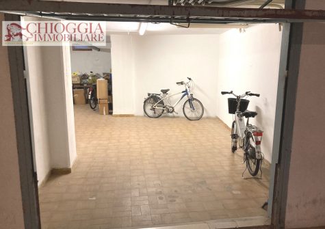 RIF.389 – SOTTOMARINA, MAGAZZINO DI 60 MQ. Euro 60.000
