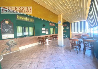 RIF.932 - CIVE' DI COREZZOLA, LOCALE COMMERCIALE A Euro 60.000.