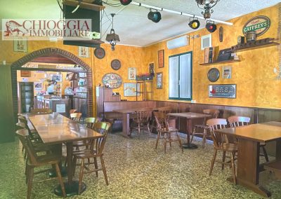 RIF.932 - CIVE' DI COREZZOLA, LOCALE COMMERCIALE A Euro 60.000.