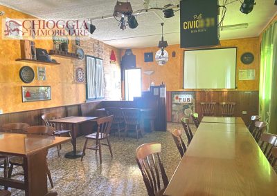 RIF.932 - CIVE' DI COREZZOLA, LOCALE COMMERCIALE A Euro 60.000.