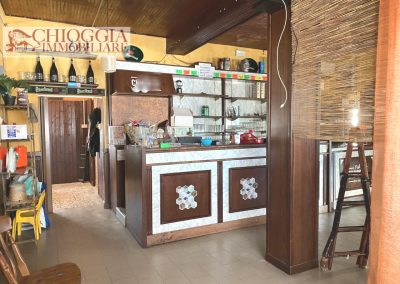 RIF.932 - CIVE' DI COREZZOLA, LOCALE COMMERCIALE A Euro 60.000.