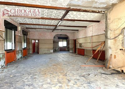 RIF.111 - LOCALE DI 200 mq. IDEALE PER ATTIVITA'