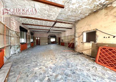 RIF.111 - LOCALE DI 200 mq. IDEALE PER ATTIVITA'
