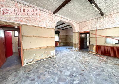 RIF.111 - LOCALE DI 200 mq. IDEALE PER ATTIVITA'