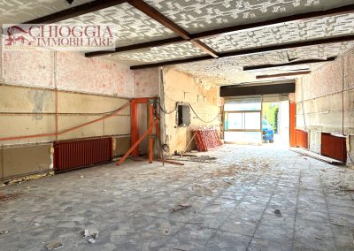 RIF.111 - LOCALE DI 200 mq. IDEALE PER ATTIVITA'