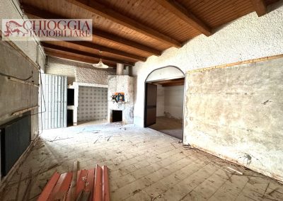RIF.111 - LOCALE DI 200 mq. IDEALE PER ATTIVITA'