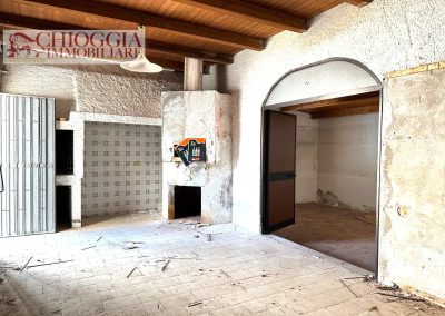 RIF.111 - LOCALE DI 200 mq. IDEALE PER ATTIVITA'