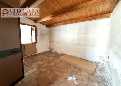 RIF.111 - LOCALE DI 200 mq. IDEALE PER ATTIVITA'