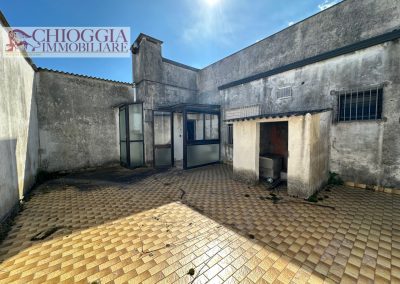 RIF.111 - LOCALE DI 200 mq. IDEALE PER ATTIVITA'