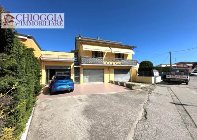 RIF.111 - LOCALE DI 200 mq. IDEALE PER ATTIVITA'