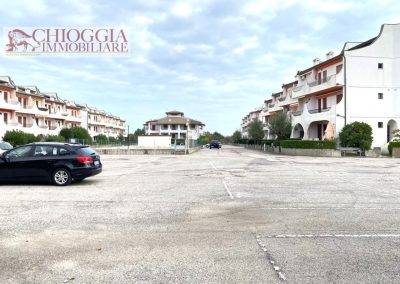 RIF.126 - CASA CON TRE APPARTAMENTI E PISCINA – ISOLA VERDE