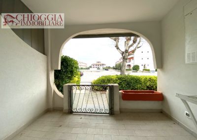 RIF.126 - CASA CON TRE APPARTAMENTI E PISCINA – ISOLA VERDE
