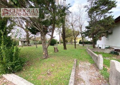 RIF.126 - CASA CON TRE APPARTAMENTI E PISCINA – ISOLA VERDE