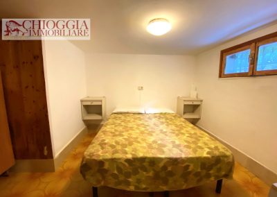 RIF.126 - CASA CON TRE APPARTAMENTI E PISCINA – ISOLA VERDE