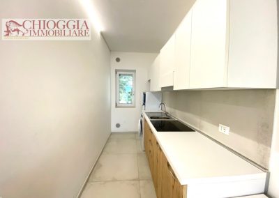 RIF.126 - CASA CON TRE APPARTAMENTI E PISCINA – ISOLA VERDE