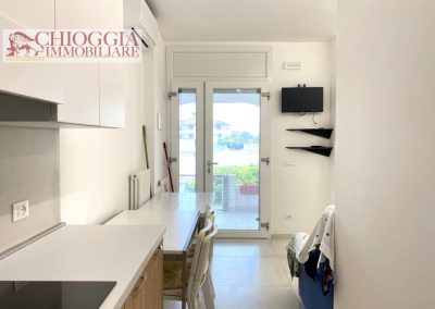 RIF.126 - CASA CON TRE APPARTAMENTI E PISCINA – ISOLA VERDE