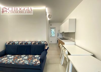 RIF.126 - CASA CON TRE APPARTAMENTI E PISCINA – ISOLA VERDE