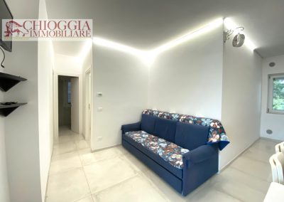 RIF.126 - CASA CON TRE APPARTAMENTI E PISCINA – ISOLA VERDE