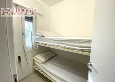 RIF.126 - CASA CON TRE APPARTAMENTI E PISCINA – ISOLA VERDE