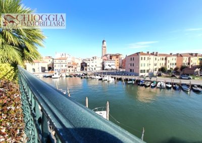 RIF.118- CHIOGGIA, ATTICO CON 300 mq DI TERRAZZO E GARAGE DI 80 mq.