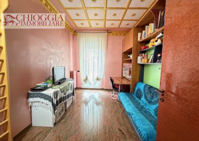 RIF.118- CHIOGGIA, ATTICO CON 300 mq DI TERRAZZO E GARAGE DI 80 mq.