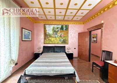 RIF.118- CHIOGGIA, ATTICO CON 300 mq DI TERRAZZO E GARAGE DI 80 mq.