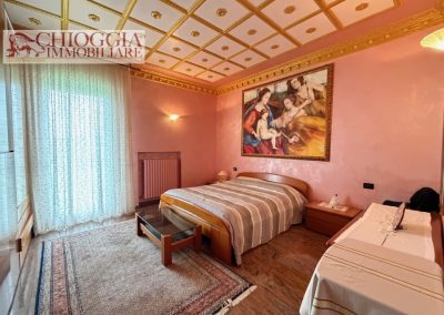 RIF.118- CHIOGGIA, ATTICO CON 300 mq DI TERRAZZO E GARAGE DI 80 mq.