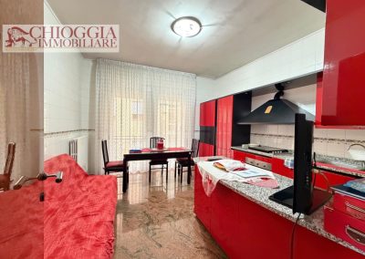 RIF.118- CHIOGGIA, ATTICO CON 300 mq DI TERRAZZO E GARAGE DI 80 mq.