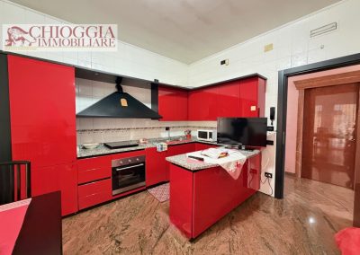 RIF.118- CHIOGGIA, ATTICO CON 300 mq DI TERRAZZO E GARAGE DI 80 mq.