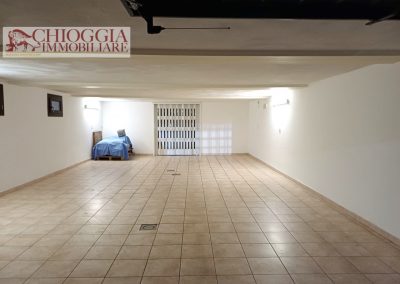 RIF.118- CHIOGGIA, ATTICO CON 300 mq DI TERRAZZO E GARAGE DI 80 mq.