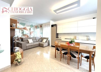 RIF.143 - SOTTOMARINA, APPARTAMENTO INDIPENDENTE CON 2 CAMERE, TERRAZZO E CANTINA