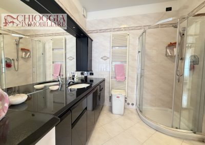 RIF.143 - SOTTOMARINA, APPARTAMENTO INDIPENDENTE CON 2 CAMERE, TERRAZZO E CANTINA