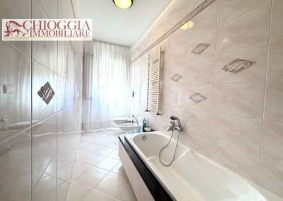 RIF.143 - SOTTOMARINA, APPARTAMENTO INDIPENDENTE CON 2 CAMERE, TERRAZZO E CANTINA