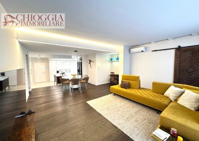 RIF.9 - "CA' DELLA MORA", SPLENDIDO APPARTAMENTO IN CENTRO CON GARAGE.