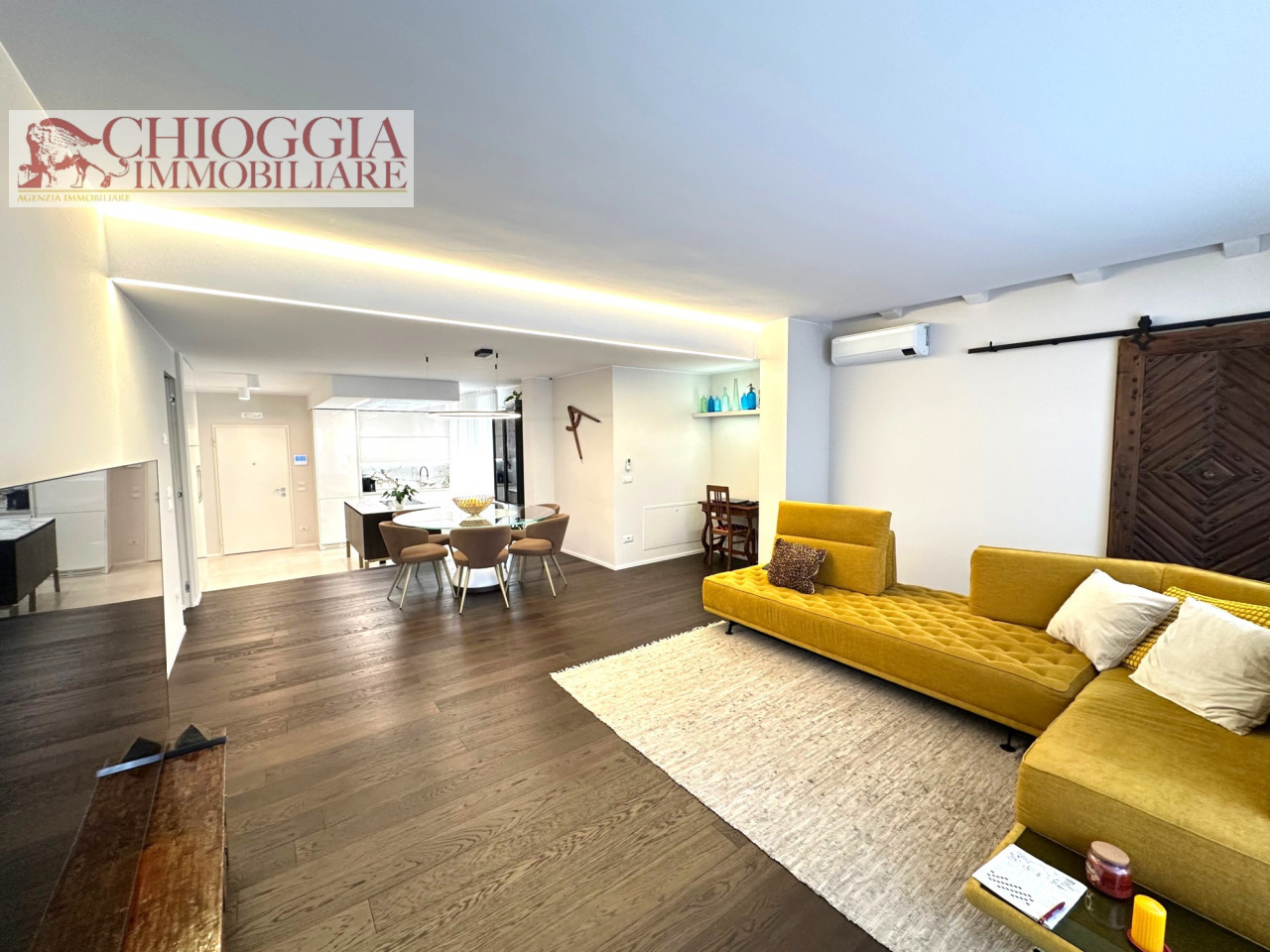 RIF.9 – “CA’ DELLA MORA”, SPLENDIDO APPARTAMENTO IN CENTRO CON GARAGE.