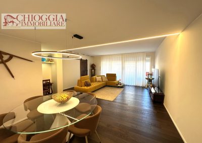 RIF.9 - "CA' DELLA MORA", SPLENDIDO APPARTAMENTO IN CENTRO CON GARAGE.