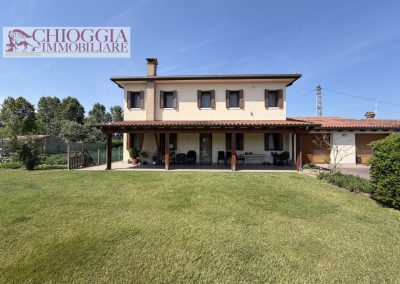 RIF.94 - CASA SINGOLA CON GIARDINO. Euro 260.000.