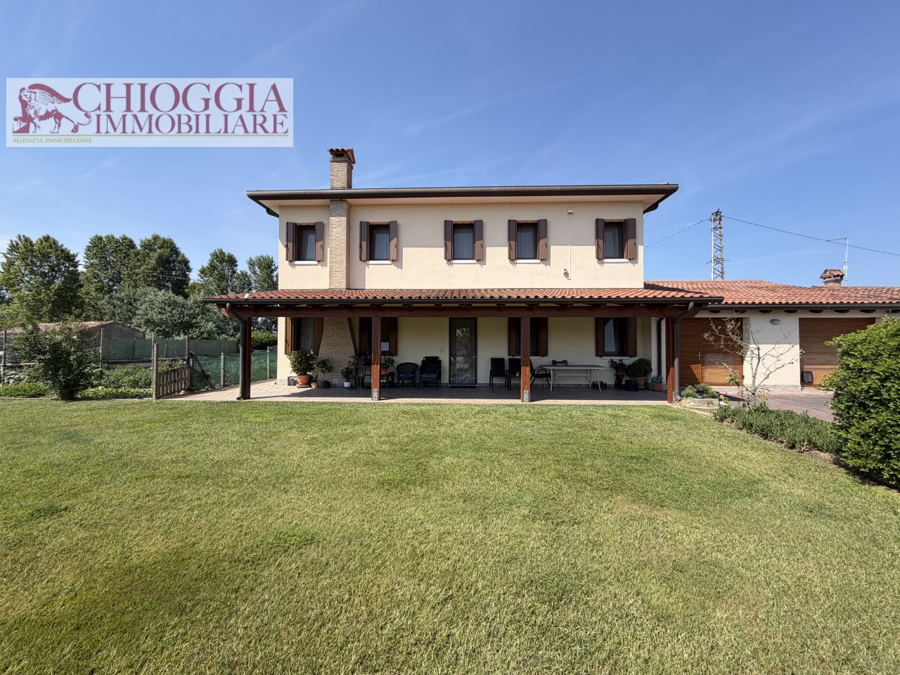 RIF.94 – CASA SINGOLA CON GIARDINO. Euro 260.000.