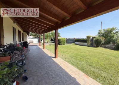 RIF.94 - CASA SINGOLA CON GIARDINO. Euro 260.000.