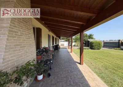 RIF.94 - CASA SINGOLA CON GIARDINO. Euro 260.000.