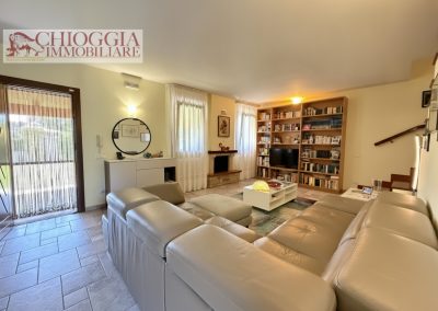 RIF.94 - CASA SINGOLA CON GIARDINO. Euro 260.000.