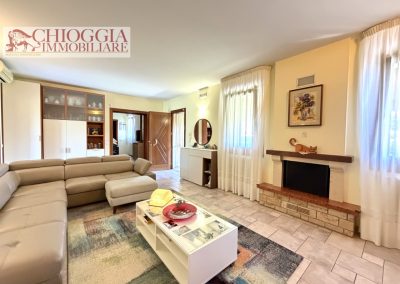 RIF.94 - CASA SINGOLA CON GIARDINO. Euro 260.000.
