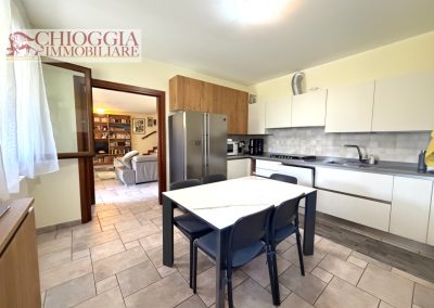 RIF.94 - CASA SINGOLA CON GIARDINO. Euro 260.000.