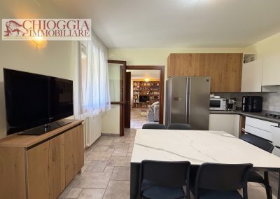 RIF.94 - CASA SINGOLA CON GIARDINO. Euro 260.000.