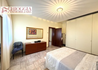 RIF.94 - CASA SINGOLA CON GIARDINO. Euro 260.000.