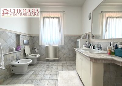 RIF.94 - CASA SINGOLA CON GIARDINO. Euro 260.000.