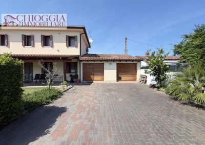 RIF.94 - CASA SINGOLA CON GIARDINO. Euro 260.000.