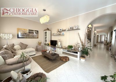 RIF.849 - SOTTOMARINA CENTRO, 130 mq CON INGRESSO INDIPENDENTE.
