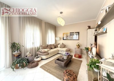 RIF.849 - SOTTOMARINA CENTRO, 130 mq CON INGRESSO INDIPENDENTE.