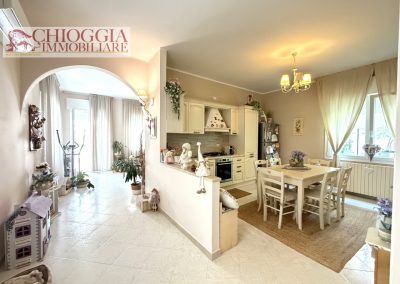 RIF.849 - SOTTOMARINA CENTRO, 130 mq CON INGRESSO INDIPENDENTE.